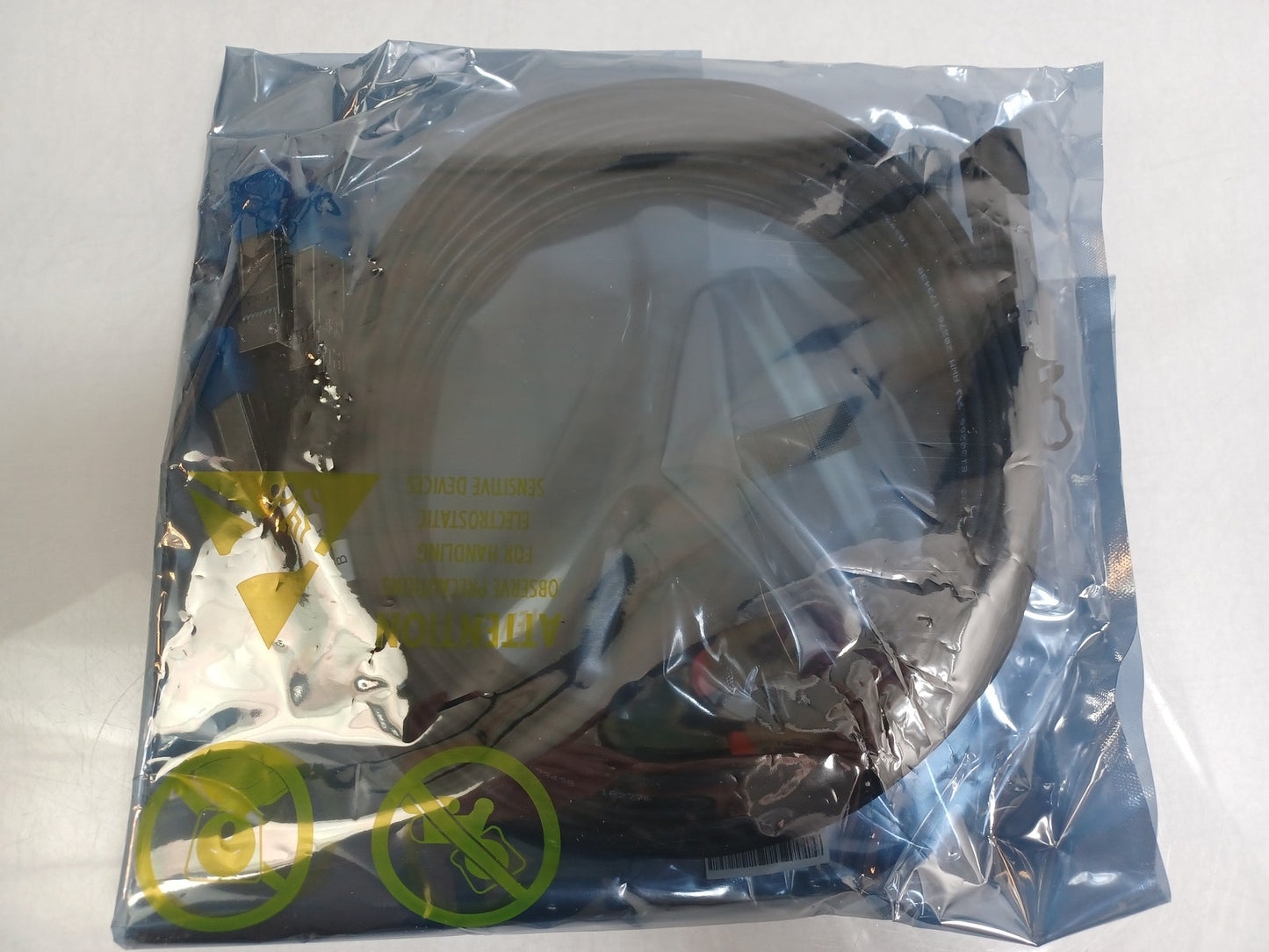 HPE X240 100GB QSFP28 to 4x 25GB SFP28 3M Splitter Direct Attach Cable JL283A