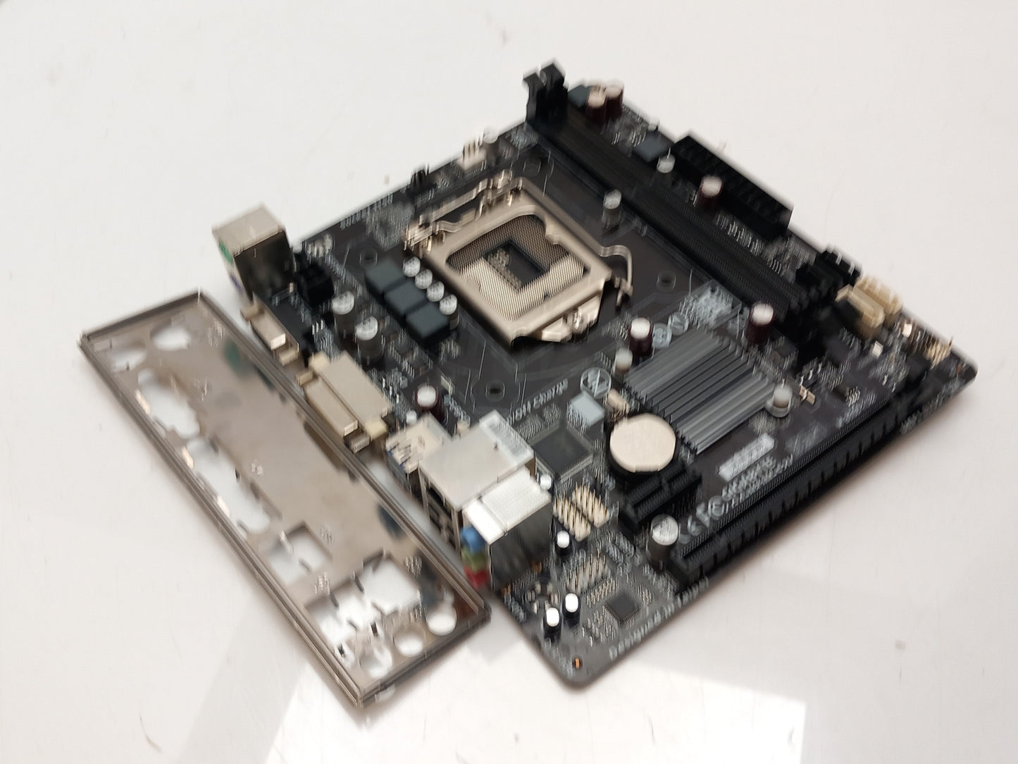GIGABYTE GA-H81M-S2V Socket LGA1150 DDR3 Micro ATX Motherboard
