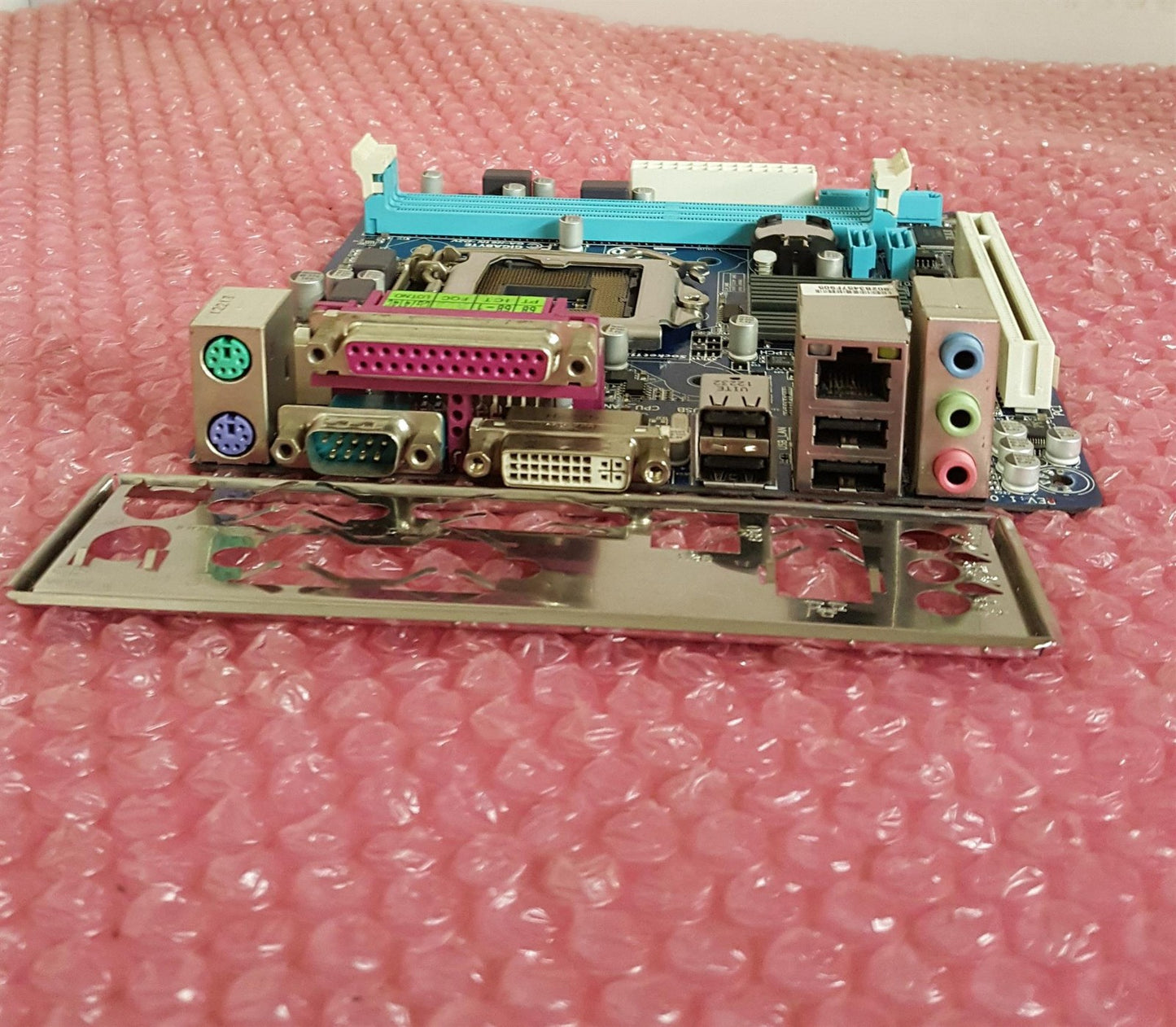 GIGABYTE GA-H61N-D2V Socket LGA1155 DDR3 Micro ATX Motherboard With I/O Shield