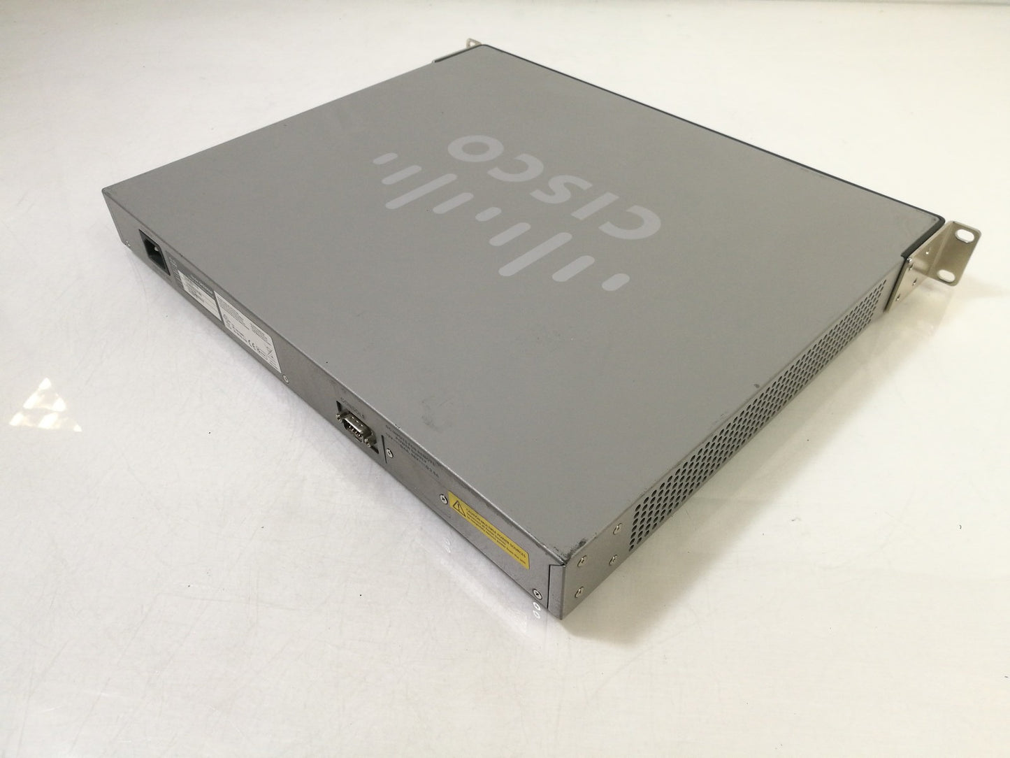 Cisco SFE2000P 24 Port 10/100 PoE Ethernet Network Switch - With Rack Ears