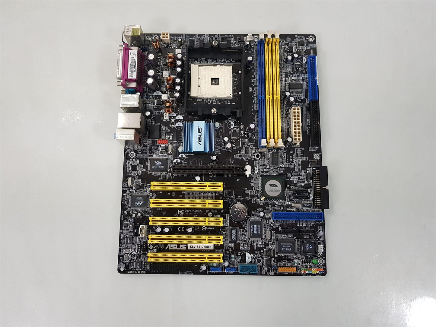 ASUS K8V SE Deluxe Socket 754 DDR ATX Motherboard With I/O Shield