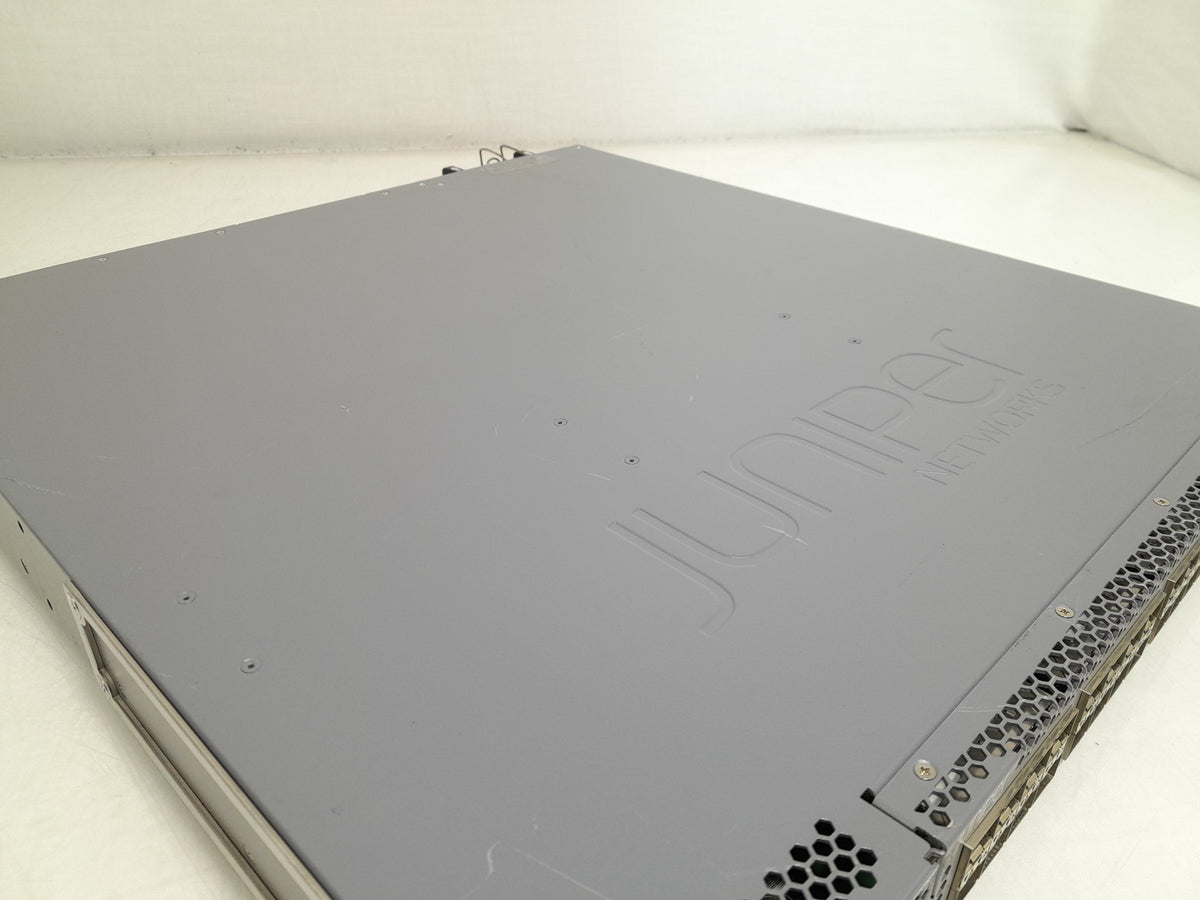 Juniper Networks EX4550-32F-AFO Switch with Juniper EX4550-EM-2QSFP 2 x 40Gb QSFP+ Module