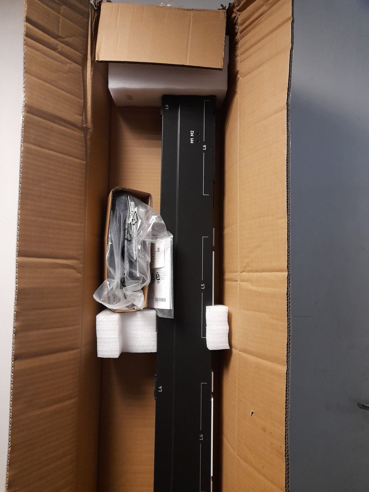 HPE P9Q65A G2 Basic 3Ph 22kVA/60309 32A/230V 36 Outlets C13/C19 PDU