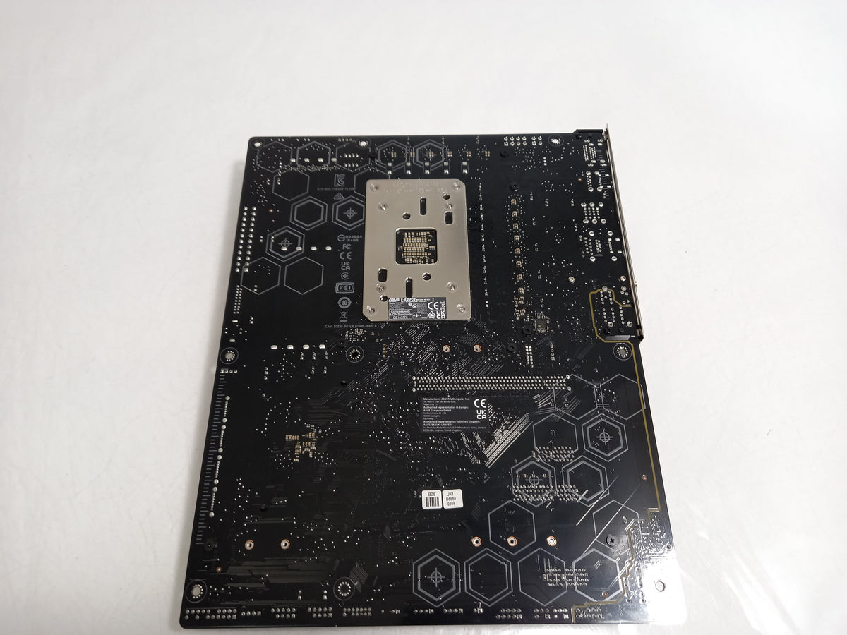 (SPARES)ASUS TUF GAMING B650-PLUS WIFI Socket AM5 DDR5 ATX Motherboard