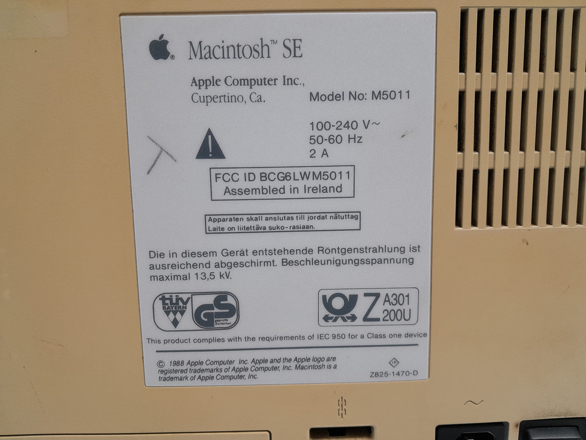 Macintosh SE M5011 2x1MB RAM 800K Floppy Drive - No Hard Disk