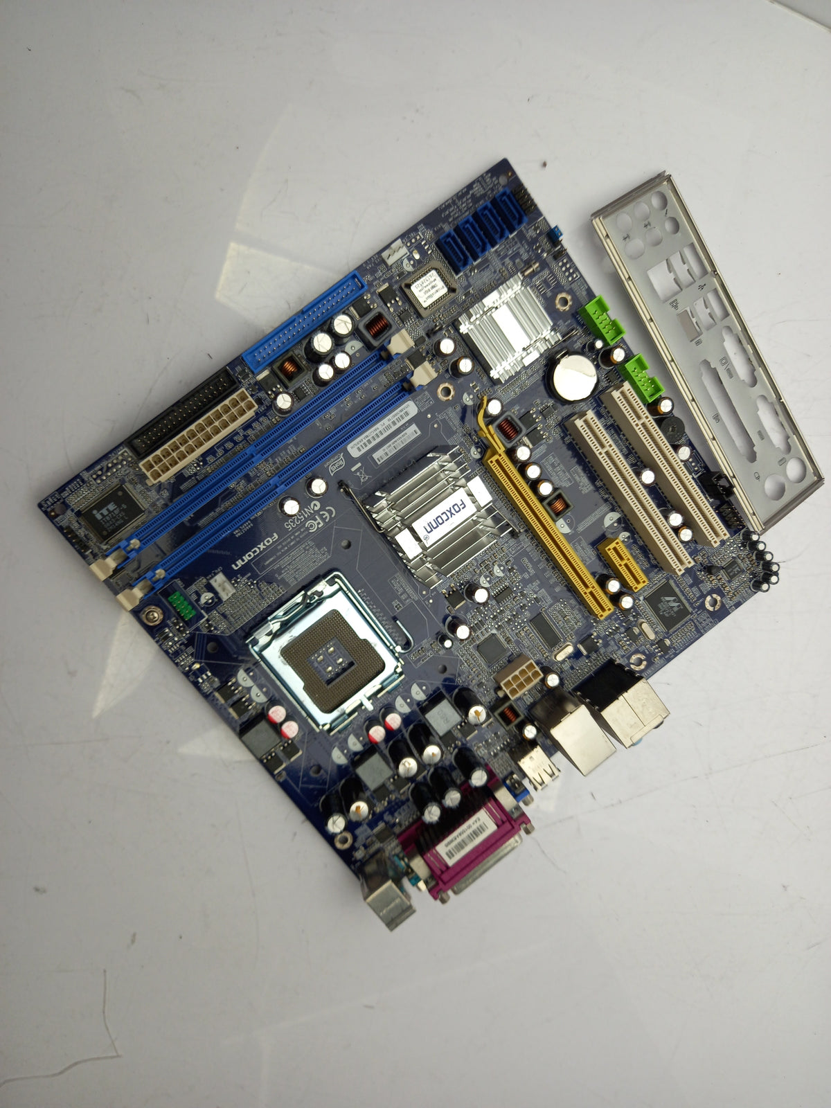 Foxconn 946GZ7MA-8KRS2H Socket LGA775 DDR2 Motherboard With I/O Shield