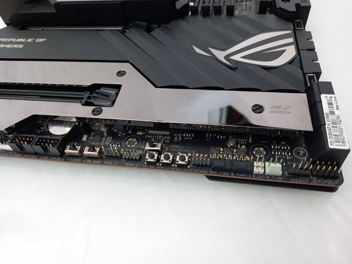 ASUS ROG Crosshair VIII Extreme X570 Socket AM4 DDR4 Motherboard 90MB1860-M0EAY0 - Faulty