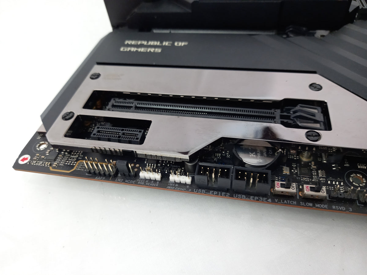 ASUS ROG Crosshair VIII Extreme X570 Socket AM4 DDR4 Motherboard 90MB1860-M0EAY0 - Faulty