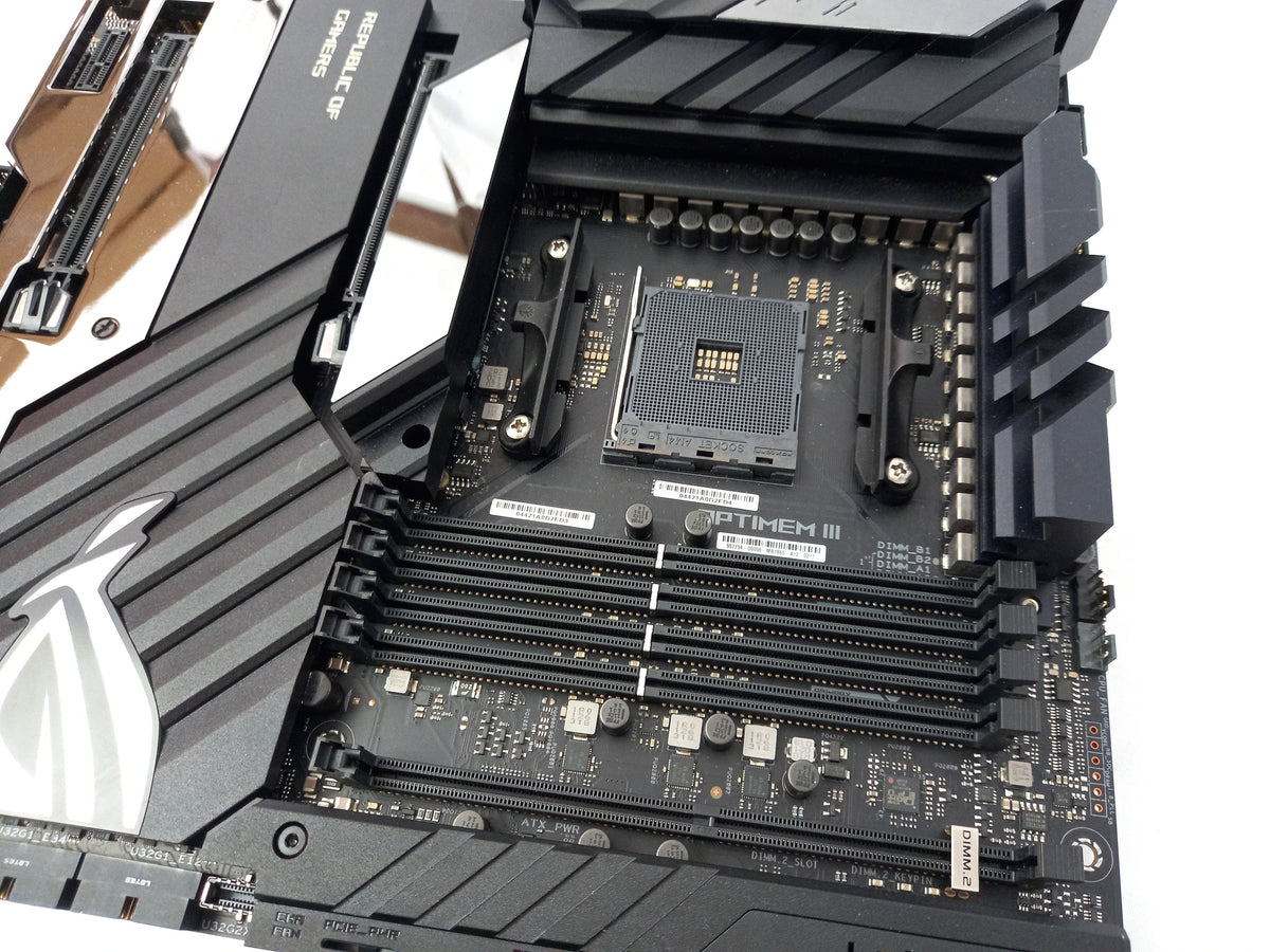 ASUS ROG Crosshair VIII Extreme X570 Socket AM4 DDR4 Motherboard 90MB1860-M0EAY0 - Faulty