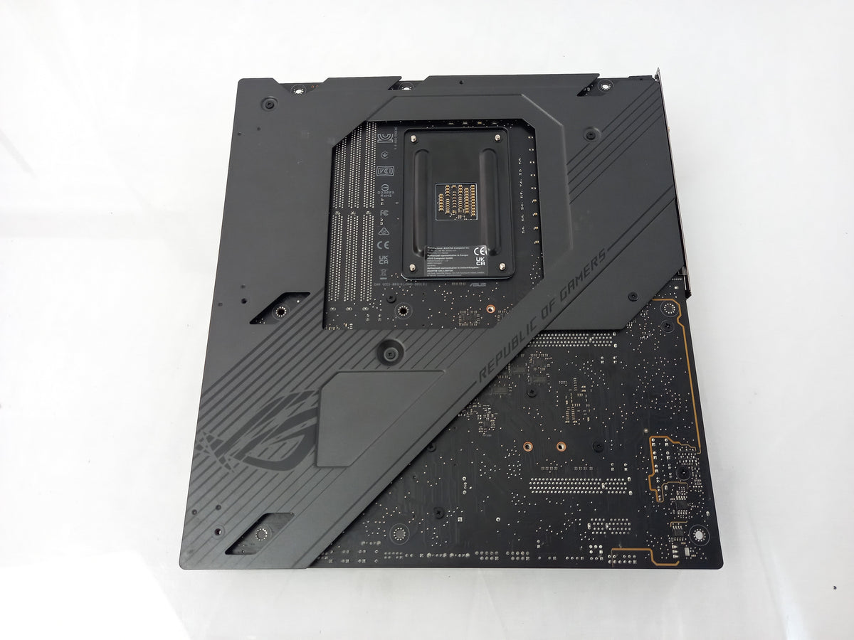 ASUS ROG Crosshair VIII Extreme X570 Socket AM4 DDR4 Motherboard 90MB1860-M0EAY0 - Faulty