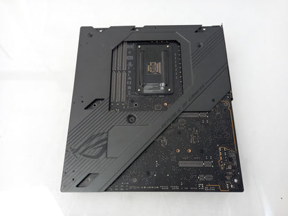 ASUS ROG Crosshair VIII Extreme X570 Socket AM4 DDR4 Motherboard 90MB1860-M0EAY0 - Faulty