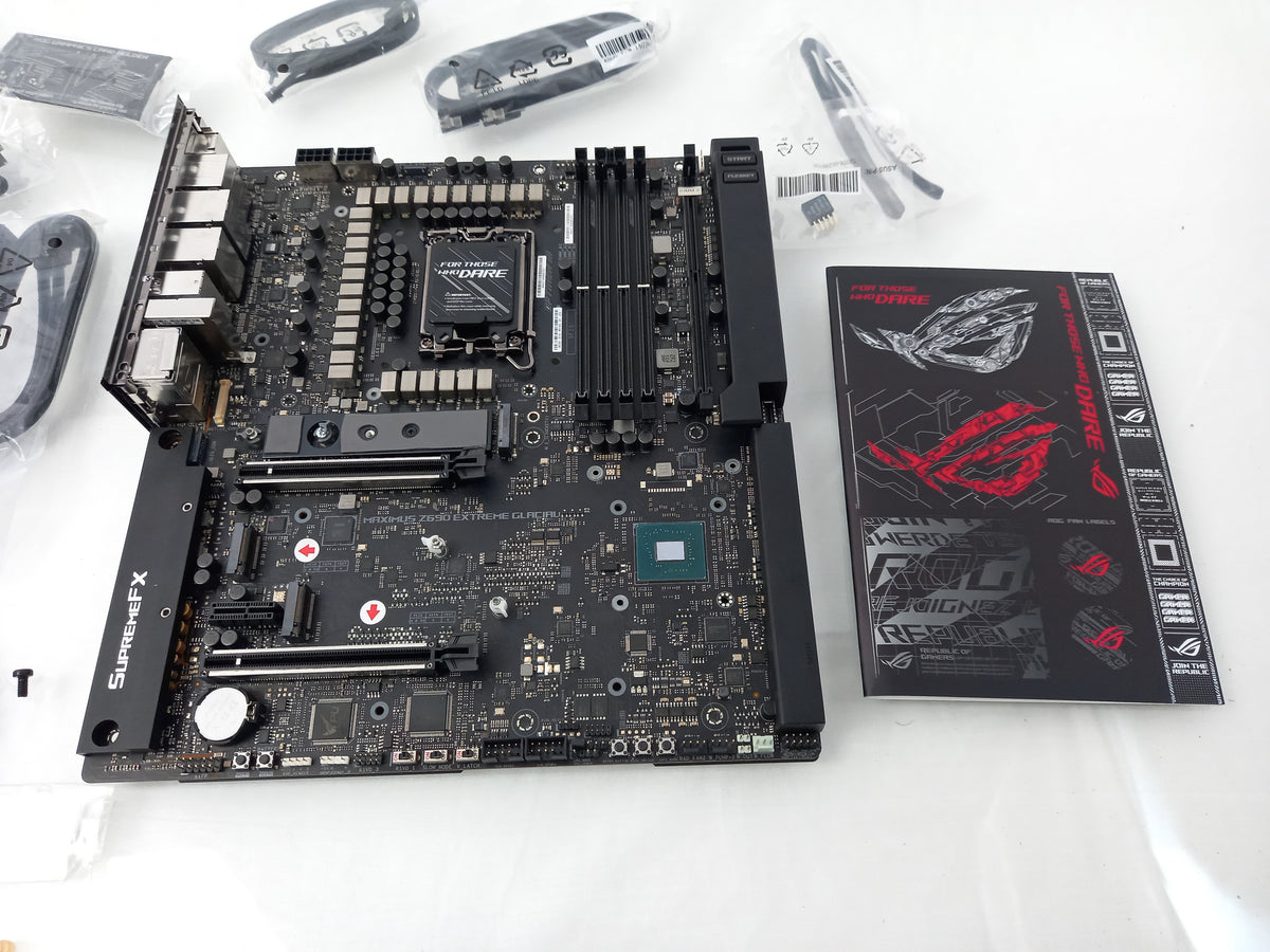 ASUS ROG MAXIMUS Z690 EXTREME GLACIAL LGA1700 DDR5 90MB1A60-M0EAY0- Faulty