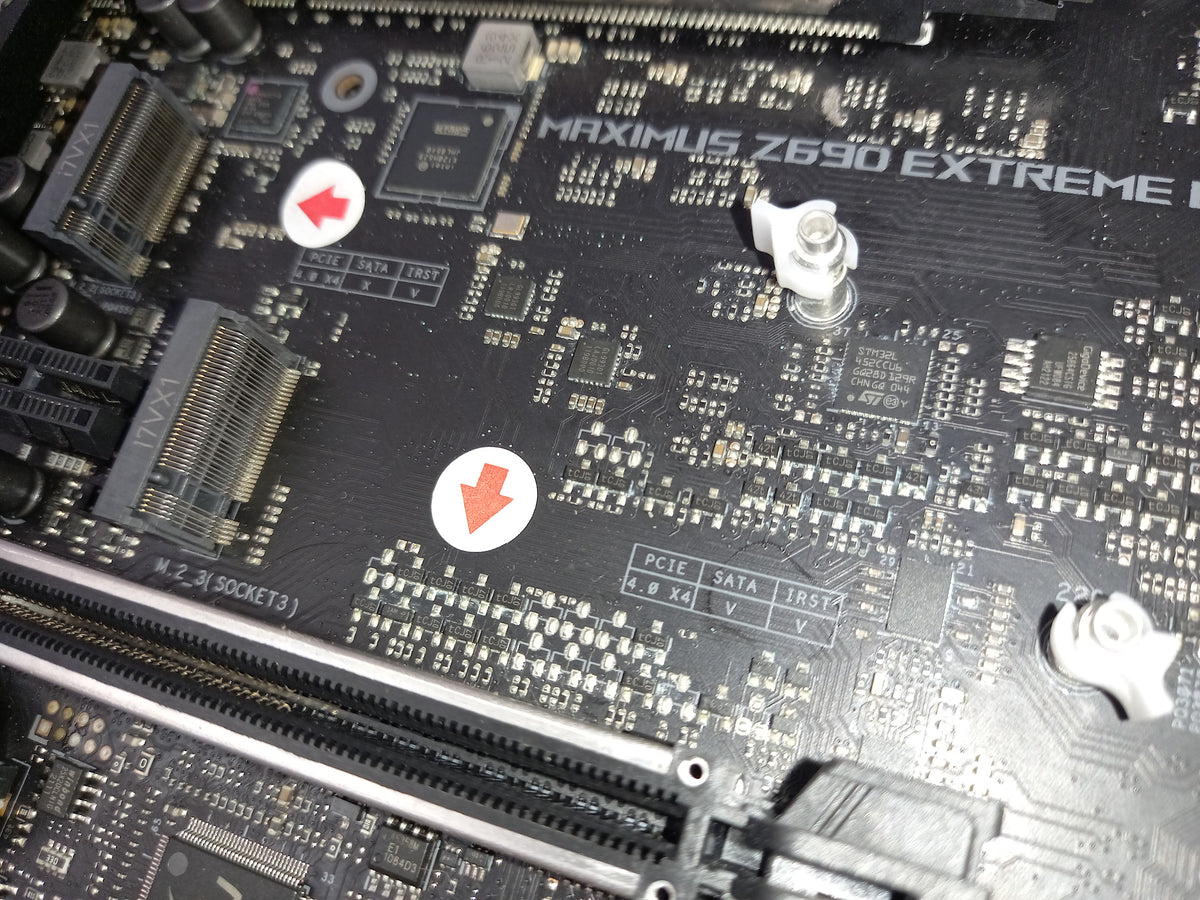 ASUS ROG MAXIMUS Z690 EXTREME GLACIAL LGA1700 DDR5 90MB1A60-M0EAY0- Faulty