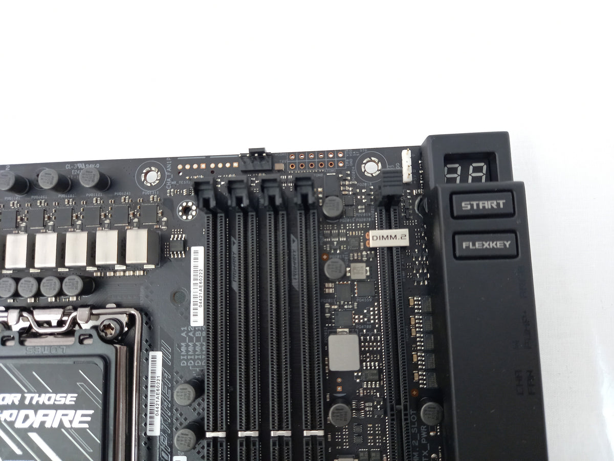 ASUS ROG MAXIMUS Z690 EXTREME GLACIAL LGA1700 DDR5 90MB1A60-M0EAY0- Faulty