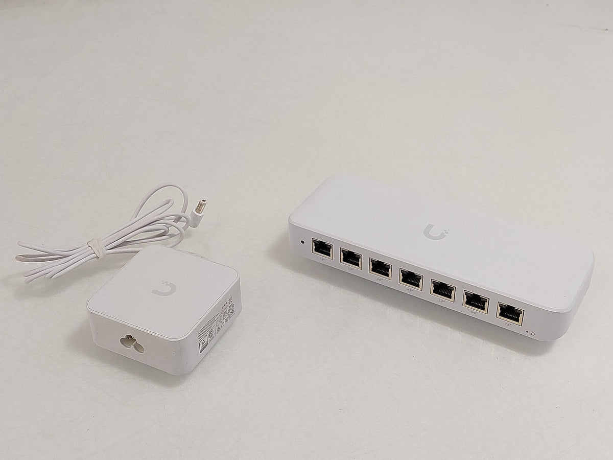 Ubiquiti UniFi Switch Ultra USW-Ultra-60W 8-Port Gigabit PoE+ Managed Switch