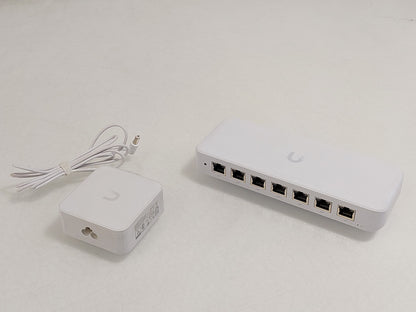 Ubiquiti UniFi Switch Ultra USW-Ultra-60W 8-Port Gigabit PoE+ Managed Switch