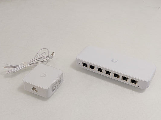 Ubiquiti UniFi Switch Ultra USW-Ultra-60W 8-Port Gigabit PoE+ Managed Switch