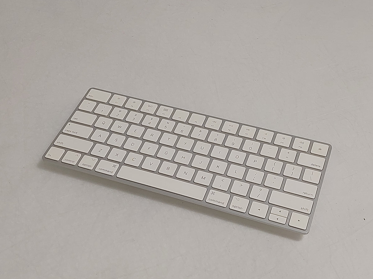 Apple Magic Keyboard A1644 MLA22LL/A US English Wireless Bluetooth Rechargeable