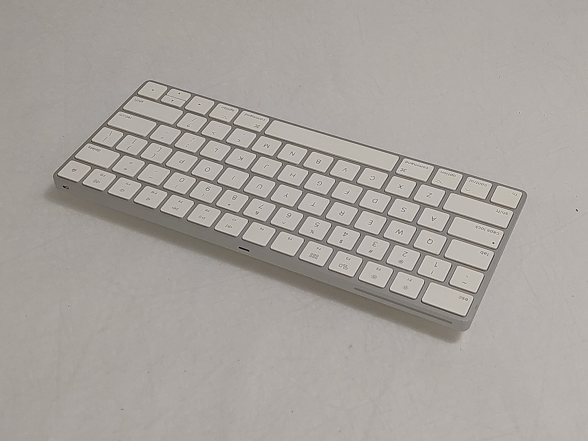 Apple Magic Keyboard A1644 MLA22LL/A US English Wireless Bluetooth Rechargeable
