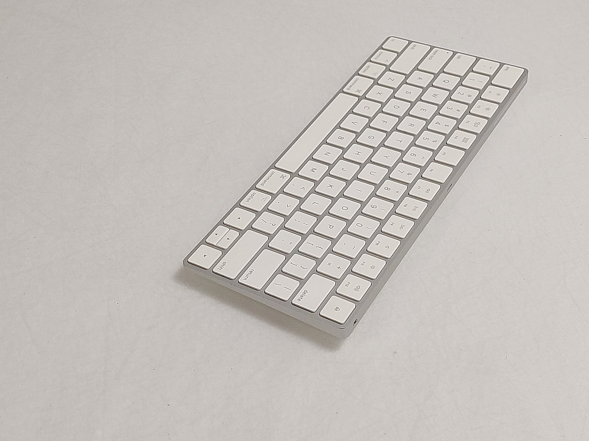 Apple Magic Keyboard A1644 MLA22LL/A US English Wireless Bluetooth Rechargeable
