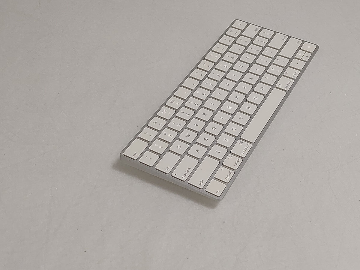 Apple Magic Keyboard A1644 MLA22LL/A US English Wireless Bluetooth Rechargeable