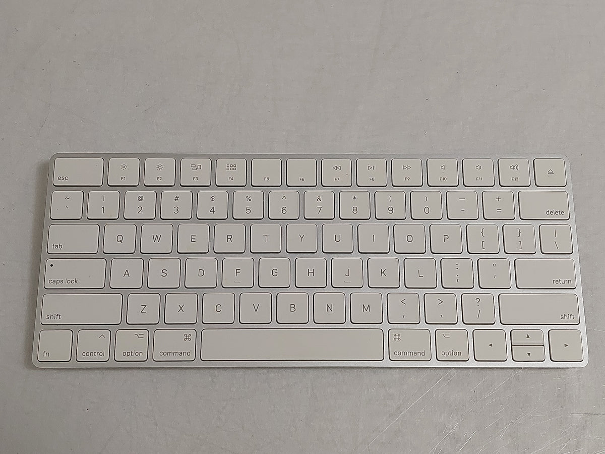 Apple Magic Keyboard A1644 MLA22LL/A US English Wireless Bluetooth Rechargeable