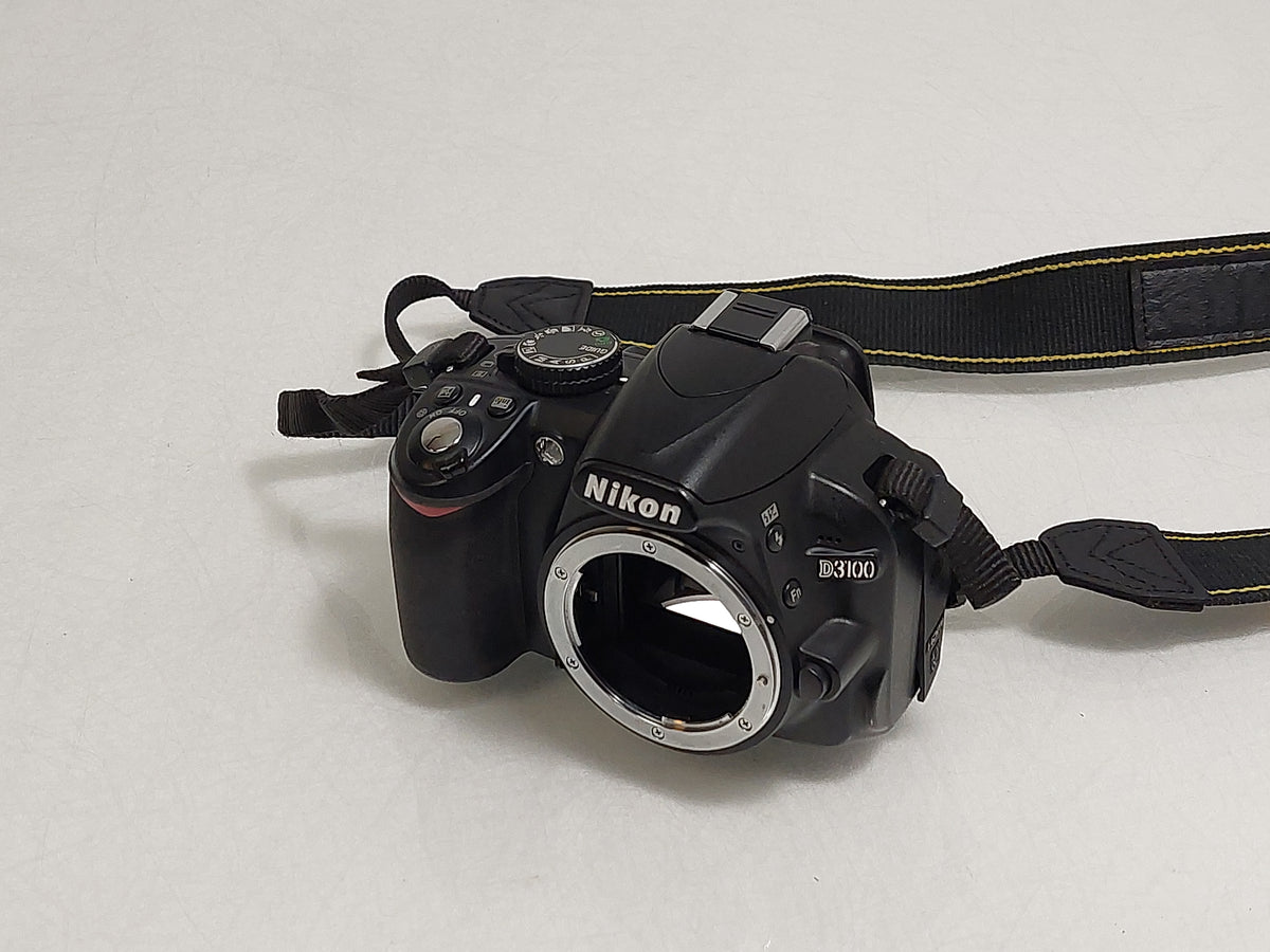 Nikon D3100 DSLR 18-55mm VR Lens 16GB Charger 8441 Shots Possible Focus Issue