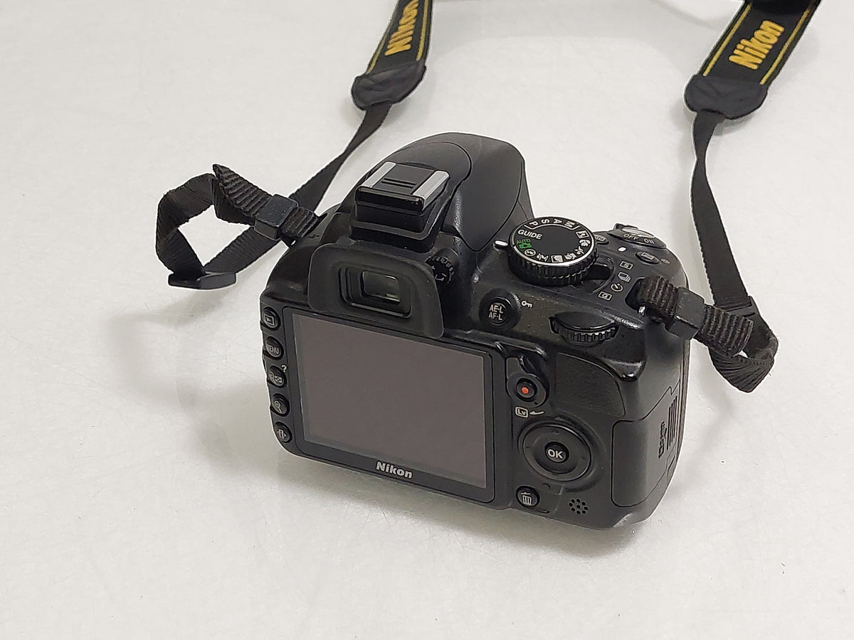 Nikon D3100 DSLR 18-55mm VR Lens 16GB Charger 8441 Shots Possible Focus Issue