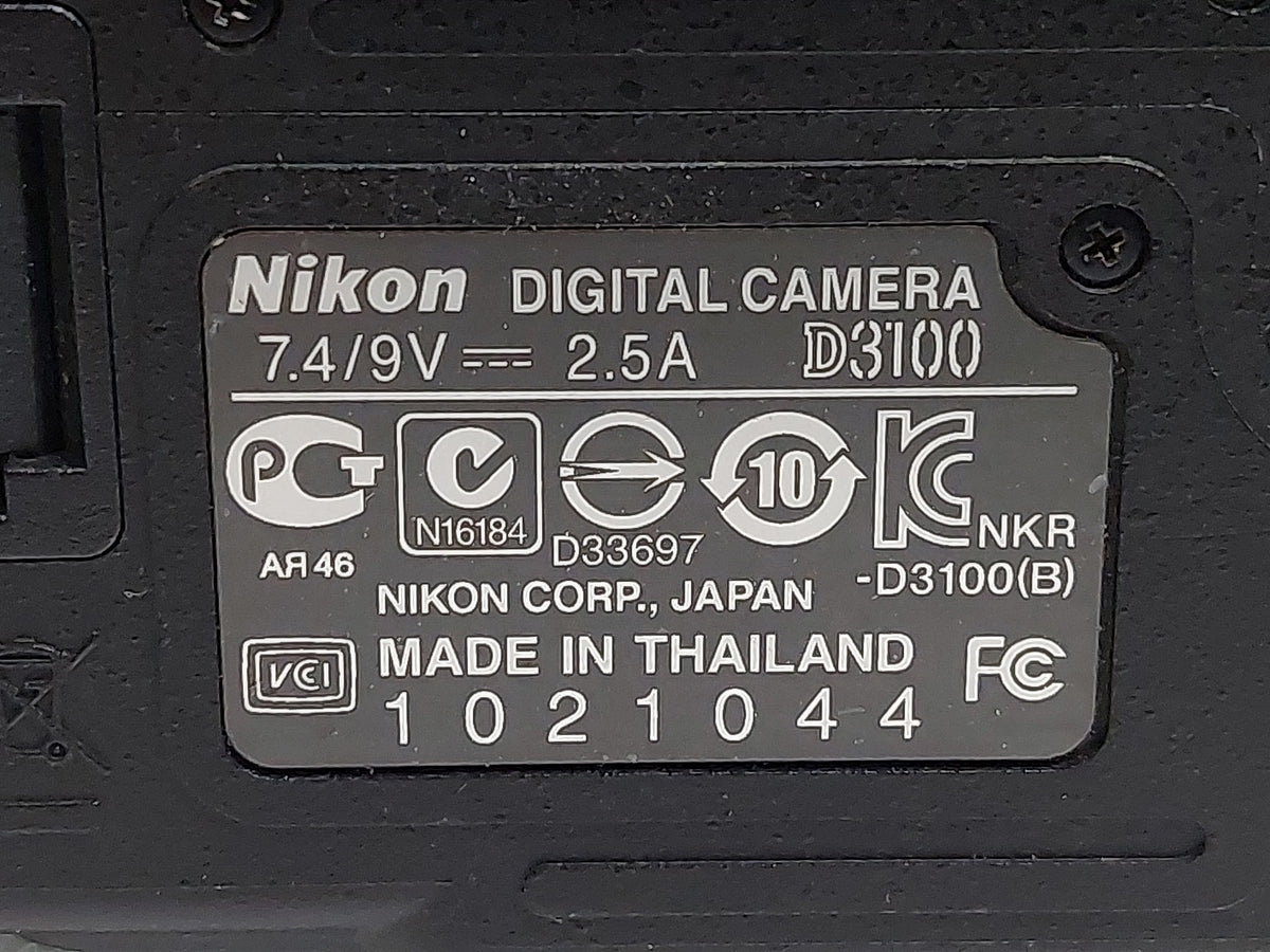 Nikon D3100 DSLR 18-55mm VR Lens 16GB Charger 8441 Shots Possible Focus Issue