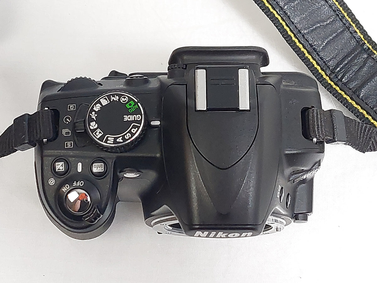 Nikon D3100 DSLR 18-55mm VR Lens 16GB Charger 8441 Shots Possible Focus Issue