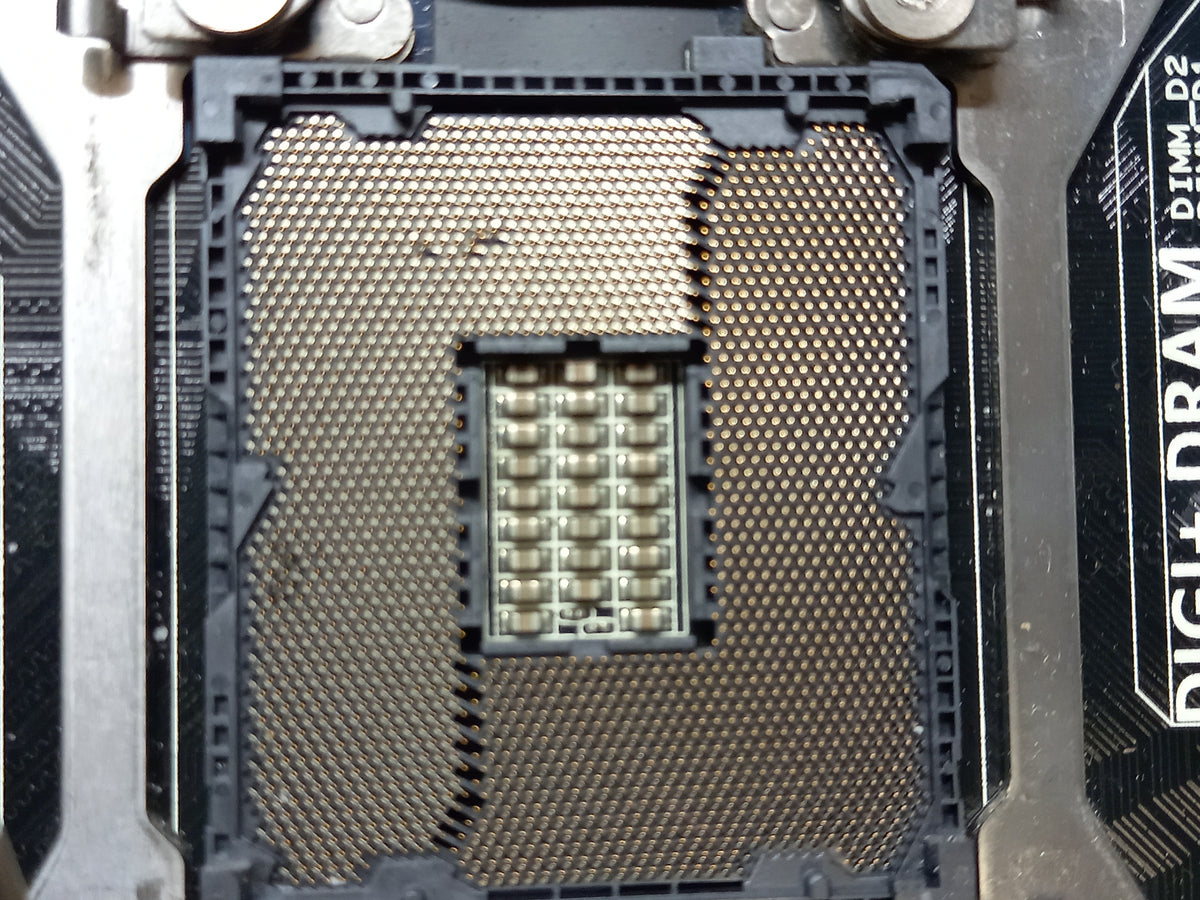 ASUS Sabertooth X79 Socket LGA2011 DDR3 Motherboard With I/O Shield Sabertooth X79 - Faulty