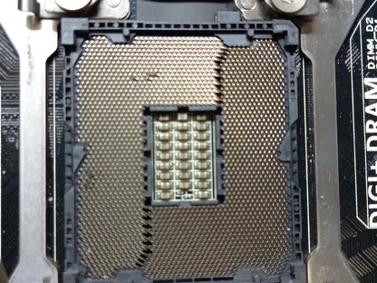ASUS Sabertooth X79 Socket LGA2011 DDR3 Motherboard With I/O Shield Sabertooth X79 - Faulty