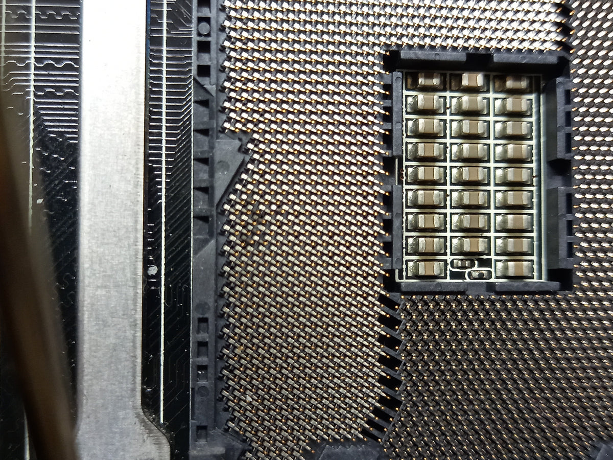 ASUS Sabertooth X79 Socket LGA2011 DDR3 Motherboard With I/O Shield Sabertooth X79 - Faulty