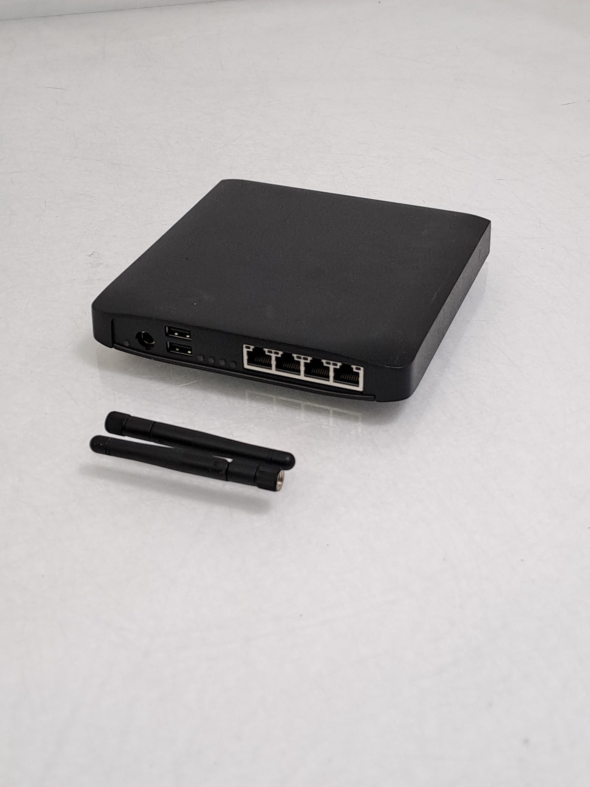 Compulab fit-PC3i LP G-T40E 2GB 4-Port PoE Fanless Mini PC No SSD PSU