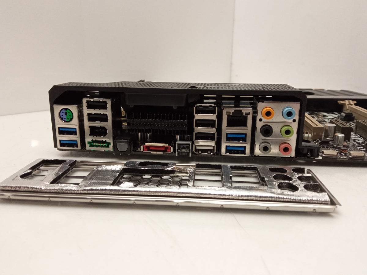 ASUS Sabertooth X79 Socket LGA2011 DDR3 Motherboard With I/O Shield Sabertooth X79 - Faulty