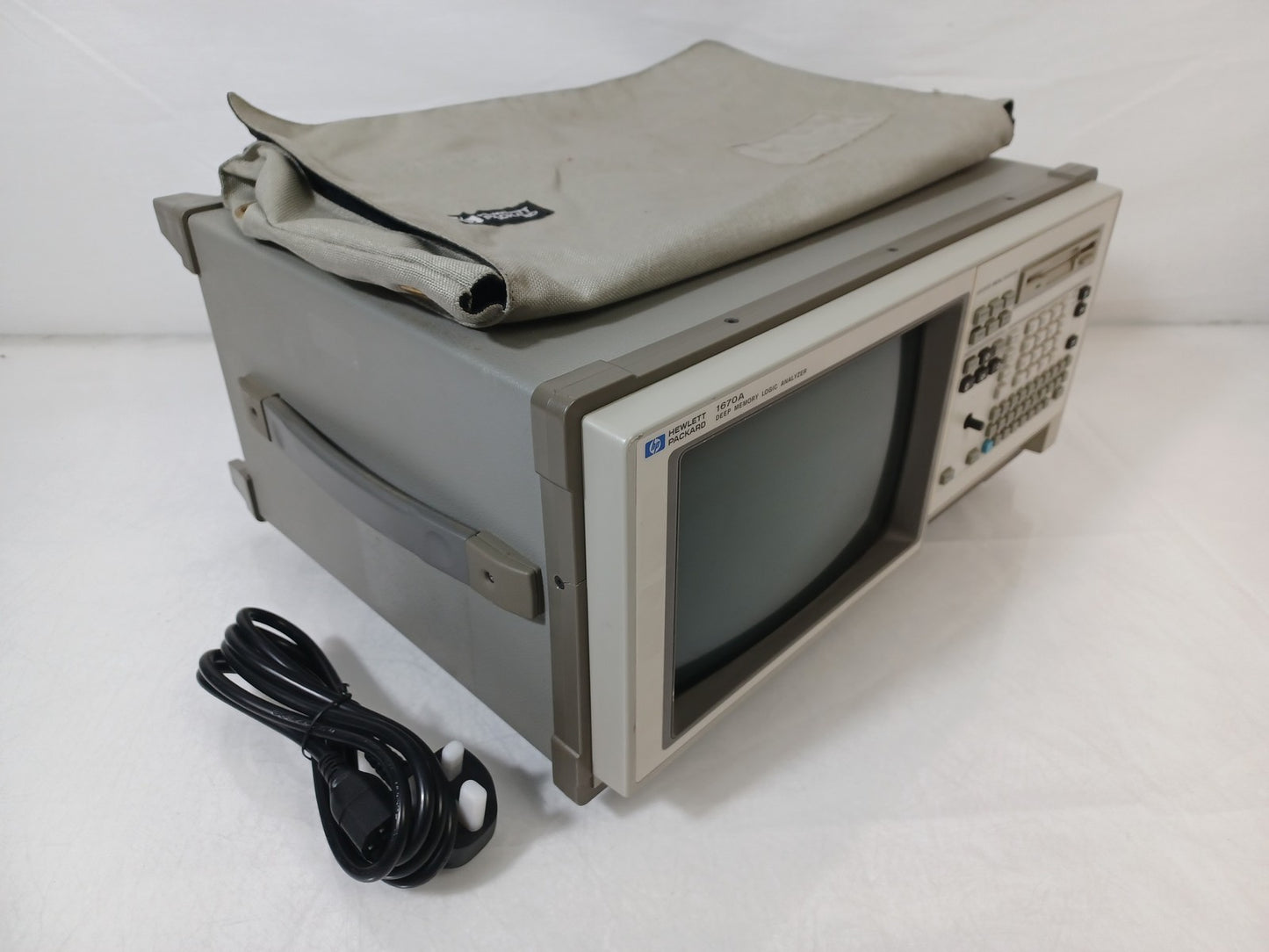 HP 1670A 136-Channel 70 MHz - 250 MHz Timing Benchtop Deep Memory Logic Analyzer