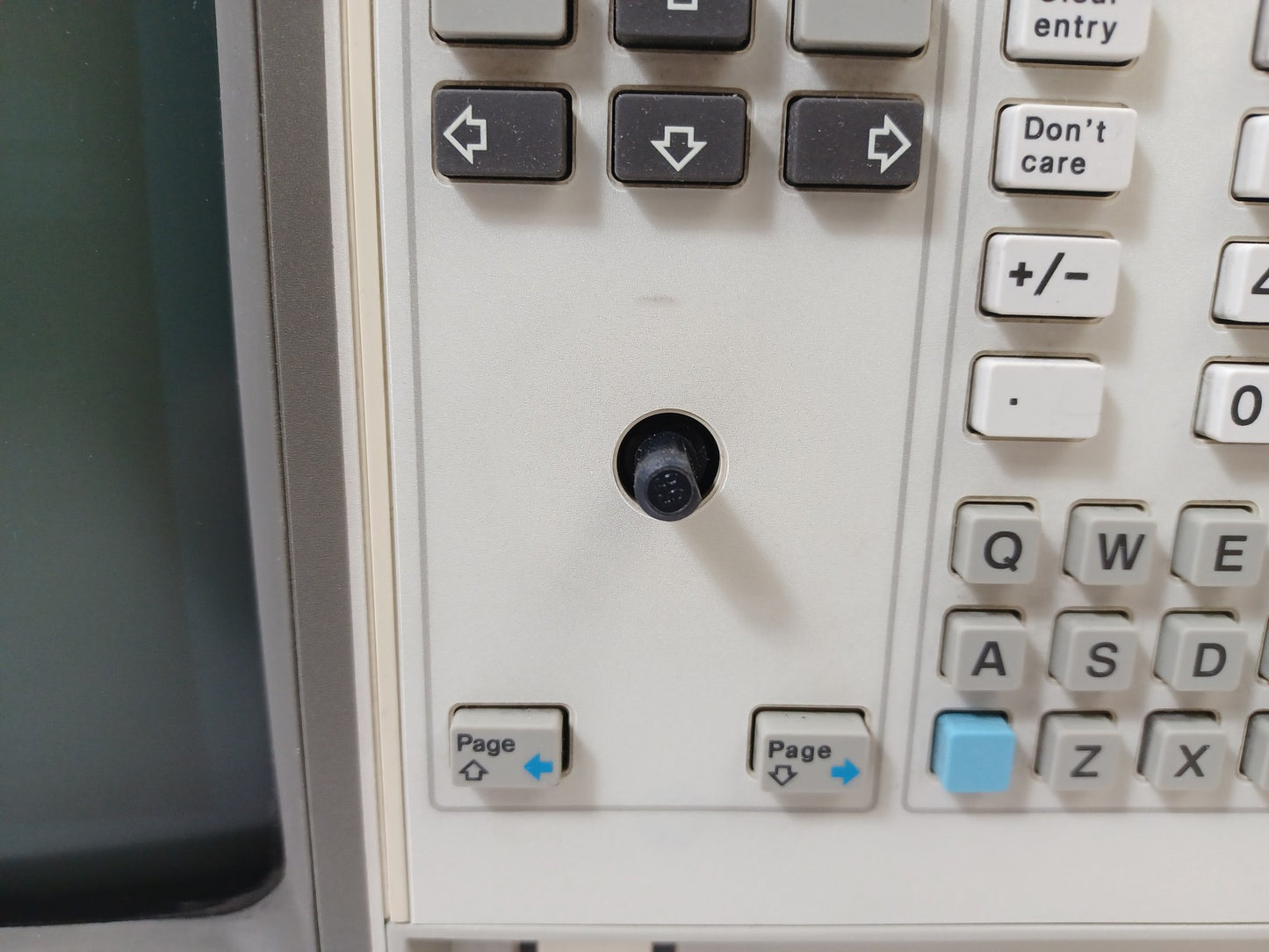 HP 1670A 136-Channel 70 MHz - 250 MHz Timing Benchtop Deep Memory Logic Analyzer