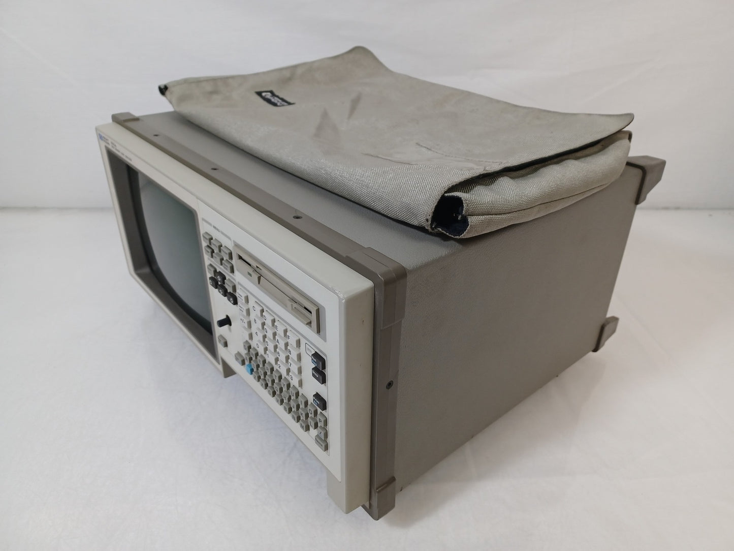 HP 1670A 136-Channel 70 MHz - 250 MHz Timing Benchtop Deep Memory Logic Analyzer