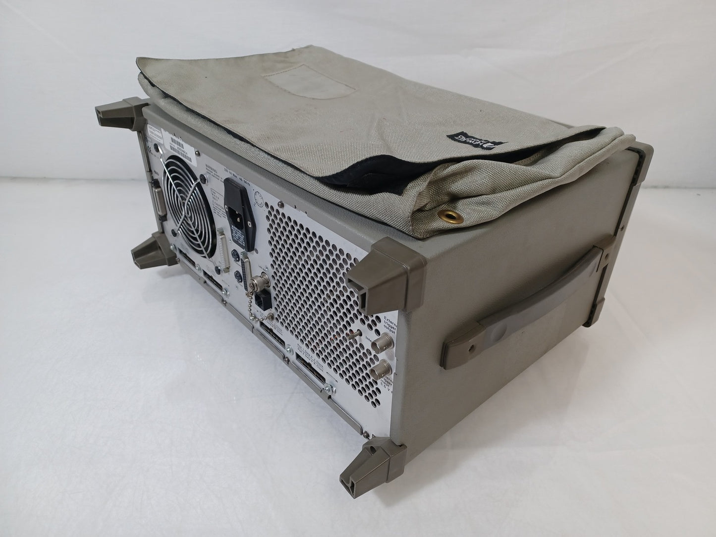 HP 1670A 136-Channel 70 MHz - 250 MHz Timing Benchtop Deep Memory Logic Analyzer