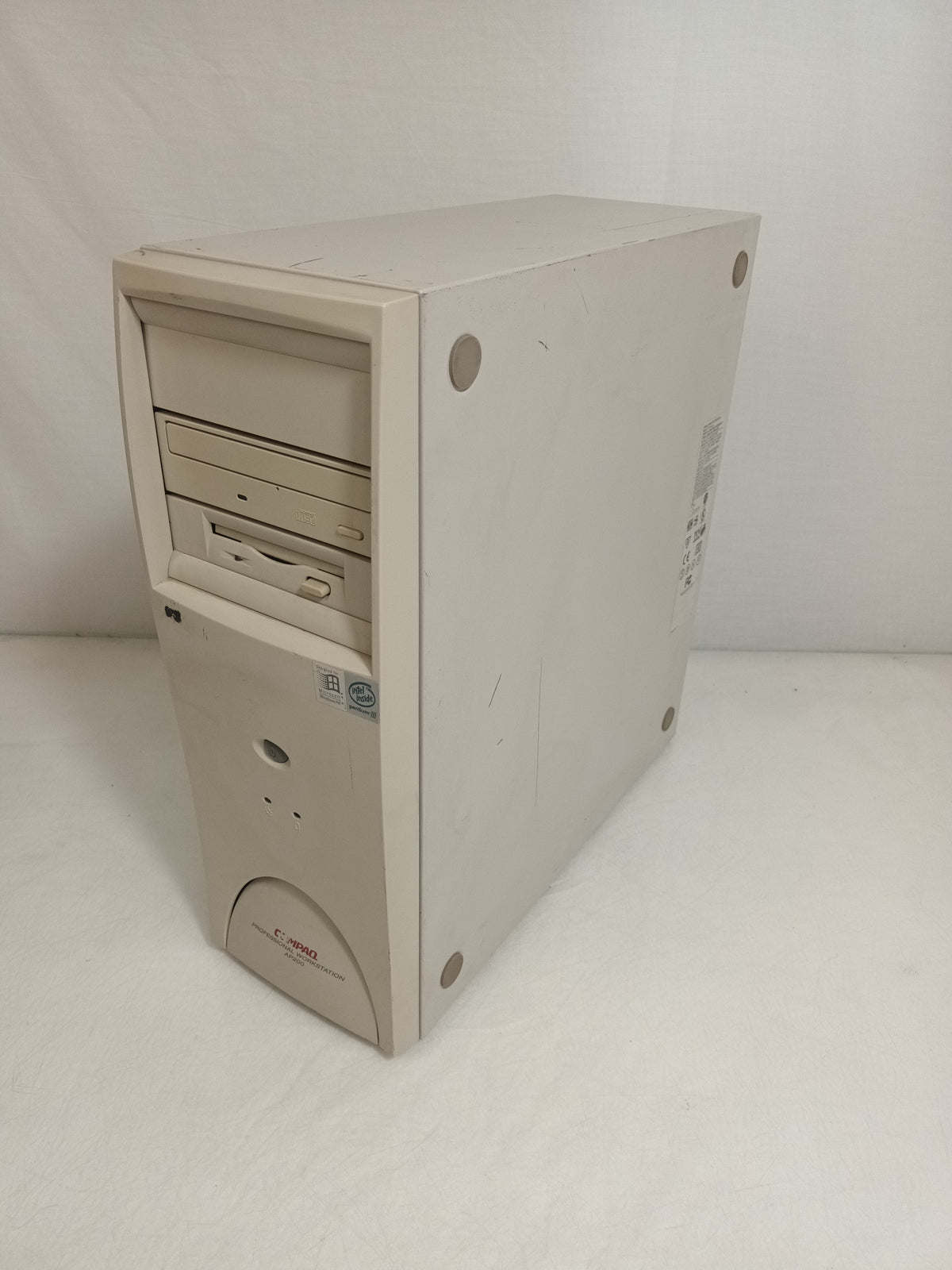 Compaq Professional Workstation AP200 - Pentium(R) 3 Processor 550 MHz
