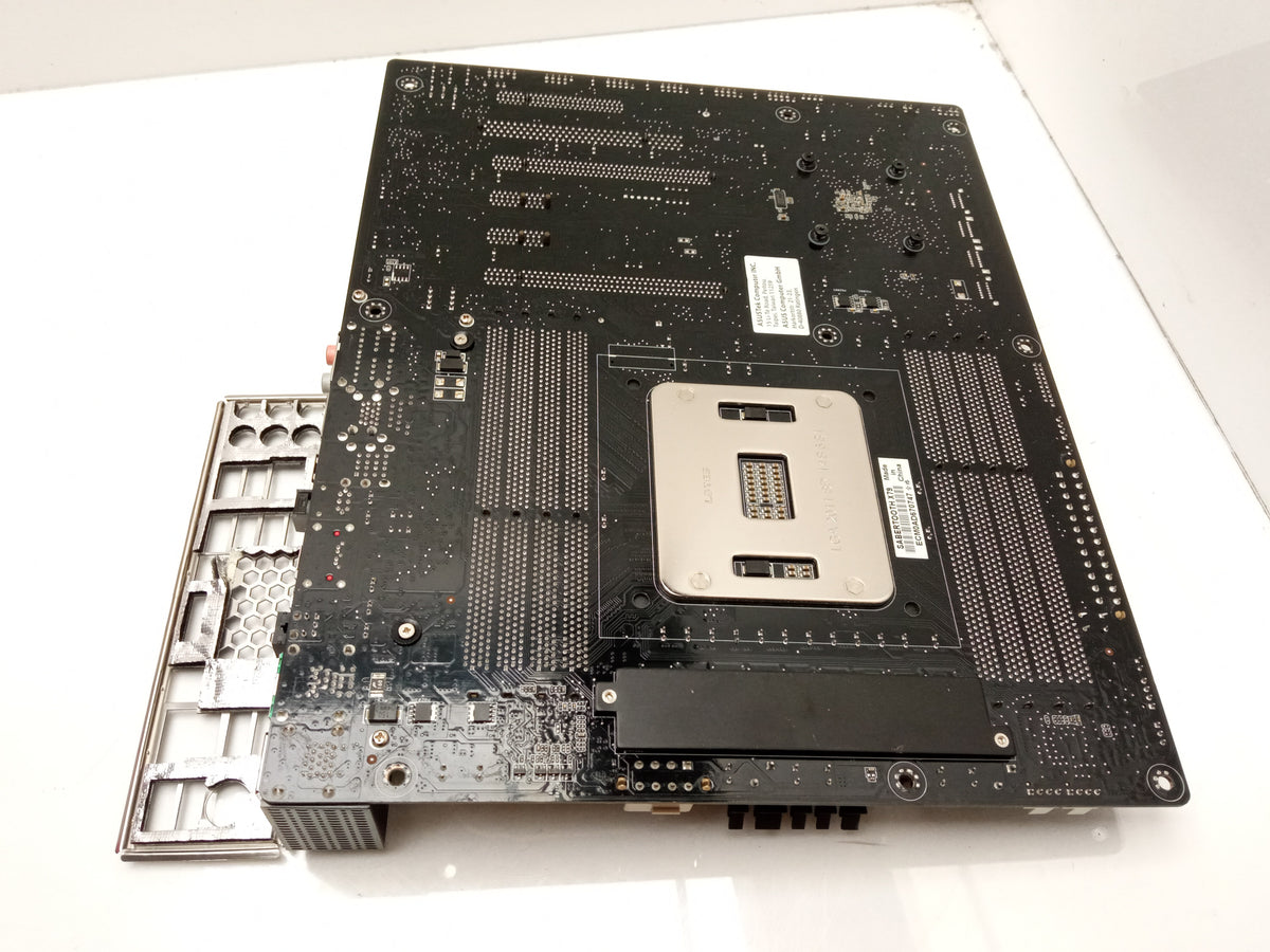 ASUS Sabertooth X79 Socket LGA2011 DDR3 Motherboard With I/O Shield Sabertooth X79 - Faulty