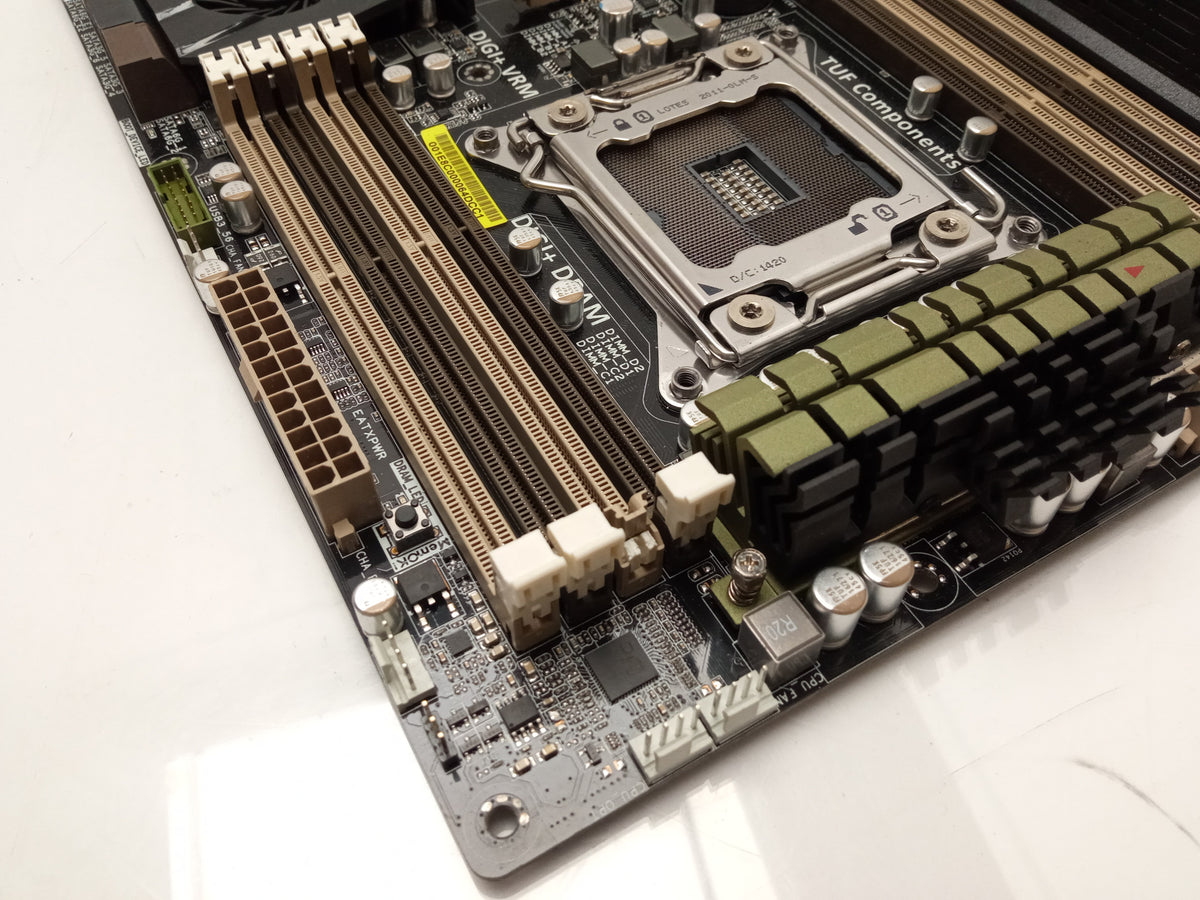 ASUS Sabertooth X79 Socket LGA2011 DDR3 Motherboard With I/O Shield Sabertooth X79 - Faulty